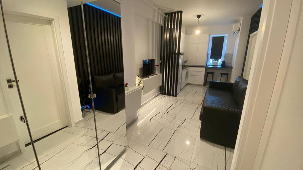 Q Luxury Apartment - Palas Center Jászvásár Kültér fotó